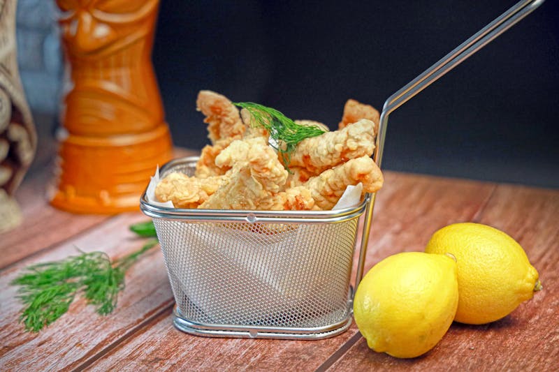 Crispy calamari starter with lemon aioli